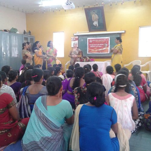 महिलांनी प्रश्न विचारले